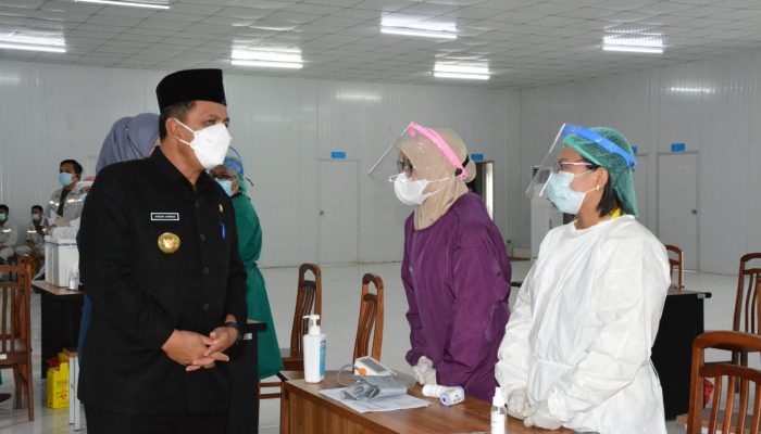Gubernur Kepri Ansar Ahmad Tinjau Vaksinasi Mandiri PT BAI