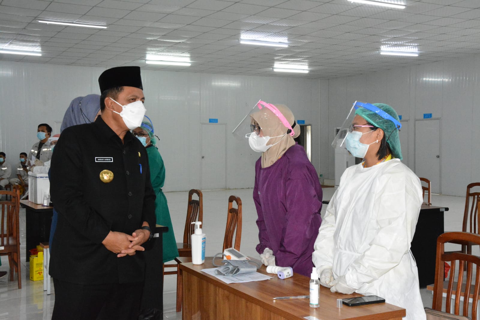 Gubernur Kepri Ansar Ahmad Tinjau Vaksinasi Mandiri PT BAI