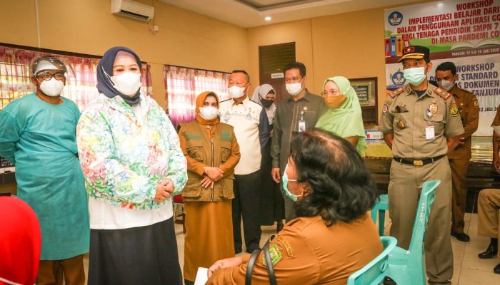 Walikota Tanjungpinang Dan Wakil Gubernur Kepri Tinjau Vaksinasi Guru