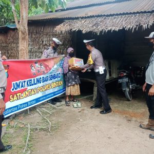 Satlantas Polres Bintan Bagikan Sembako Dan Himbau Prokes