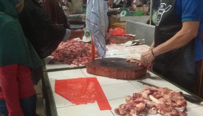 Jelang Idul Fitri, Aneka Produk Sapi Dipasarkan