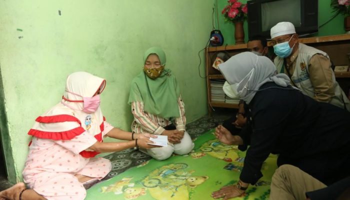 Berkat Zakat ASN, Walikota Bantu Pengobatan Penderita Tumor dan kanker