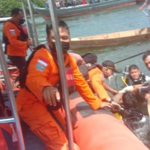 Perbaiki Pompong, Nelayan Terjatuh Kelaut Meninggal 