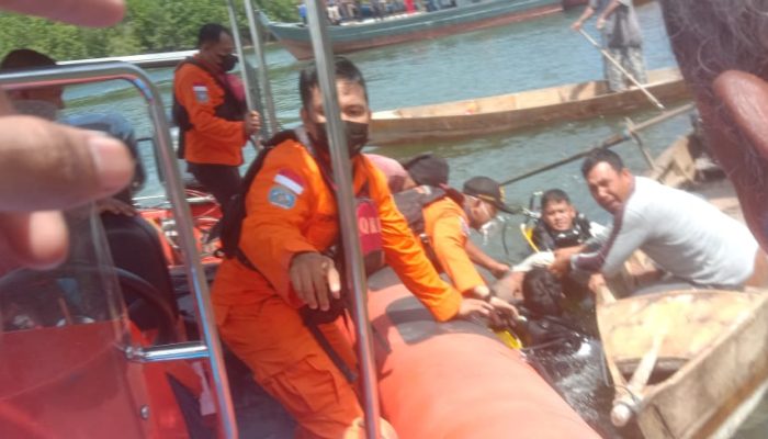 Perbaiki Pompong, Nelayan Terjatuh Kelaut Meninggal 