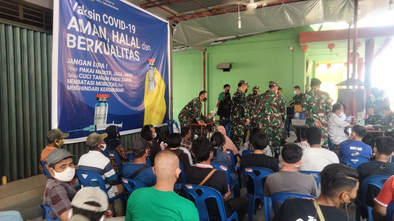 Kodim 0315 Bintan Serbu Vaksinasi Penambang Boat