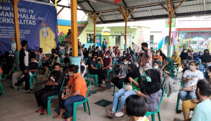 Gubernur Ansar Ahmad Targetkan Vaksinasi 70% Hingga Akhir Juli 2021