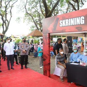 Kunjungan Di Madiun, Kapolri Janjikan Reward Sekolah Perwira Bagi Babhinkamtibmas Tanggulangi Covid-19
