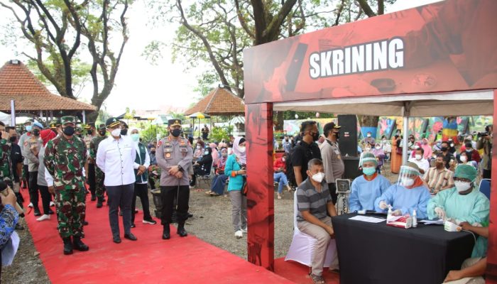 Kunjungan Di Madiun, Kapolri Janjikan Reward Sekolah Perwira Bagi Babhinkamtibmas Tanggulangi Covid-19