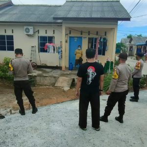 Polres Bintan Bagikan Nasi Bungkus Bagi Warga Kurang Mampu Dan Isolasi Mandiri