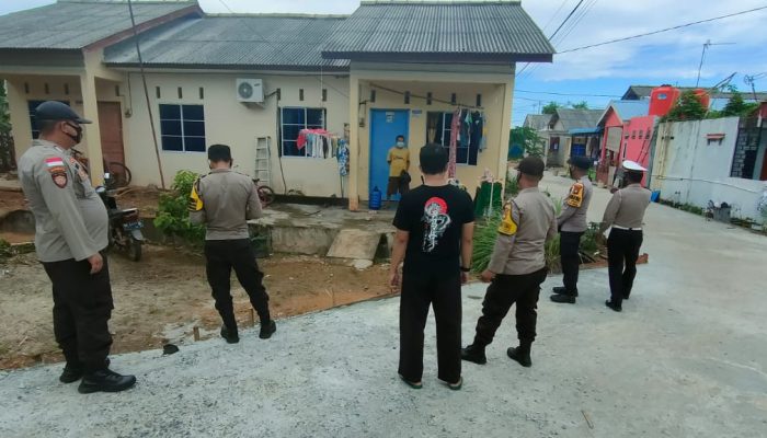 Polres Bintan Bagikan Nasi Bungkus Bagi Warga Kurang Mampu Dan Isolasi Mandiri