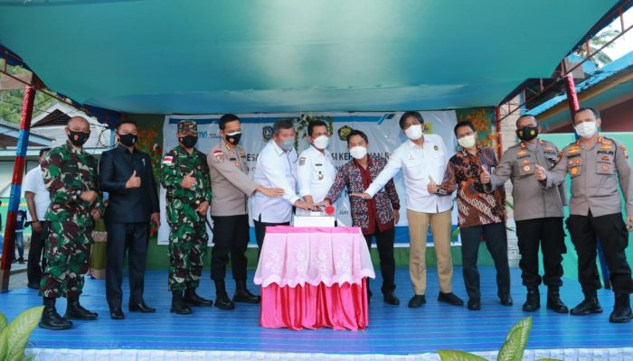 Gubernur Kepri Nyalakan Listrik 2 Desa Di Pelosok Anambas