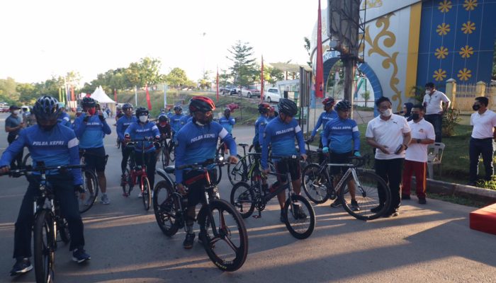 Gowes Sehat Peringati HUT Bhayangkara Ke-75