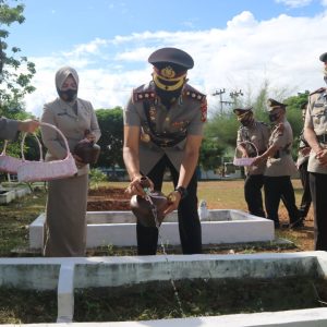 Polres Bintan Ziarah Makam Pahlawan dan Tabur Bunga Perairan Tanjung Uban