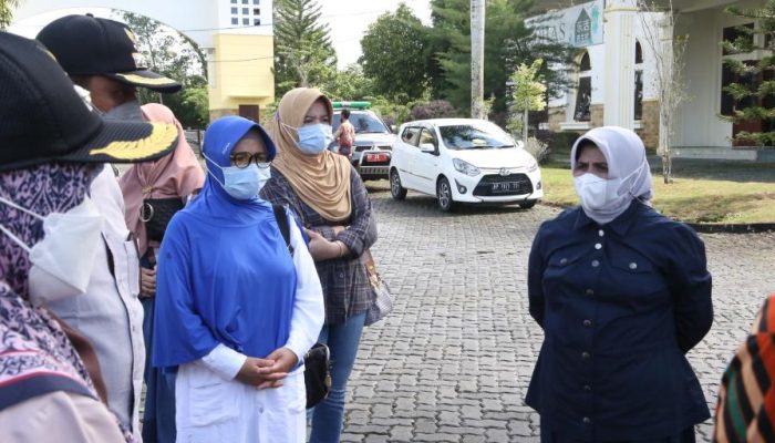 Rahma Tinjau Karantina Terpadu 50 Pasien Covid-19 Di Hotel Lohass