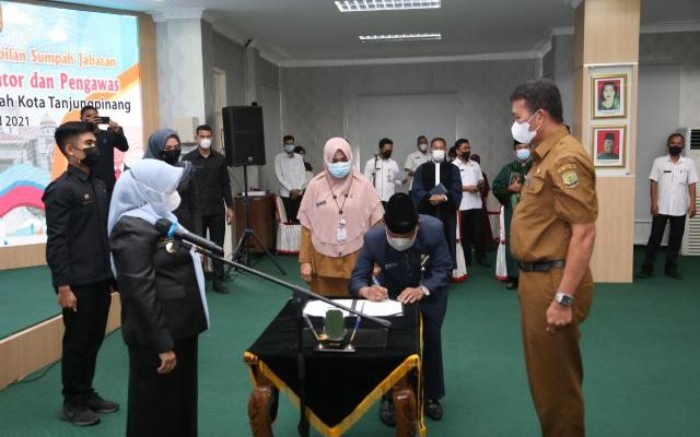 Walikota Lantik 24 Pejabat Administrator Dan Pengawas