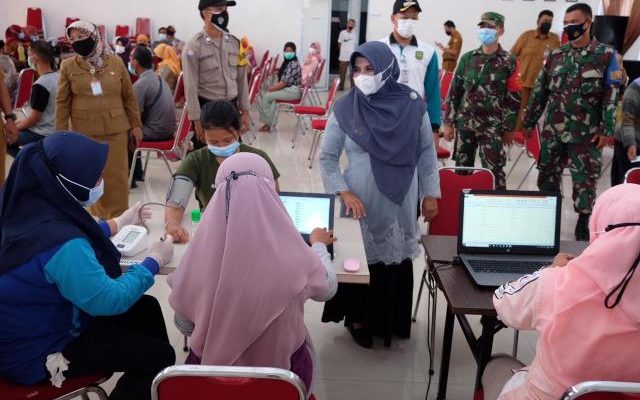 Sehari Ratusan Warga Antri Vaksinasi Di Tanjungpinang
