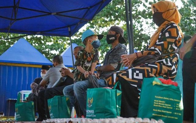 22 Pedagang Melayu Square Dan 43 Pedagang Anjung Cahaya Terima Sembako Basnaz