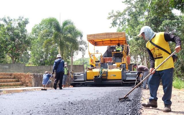 Pemko Tanjungpinang Aspal Jalan Kampung Haji Dan Suka Maju