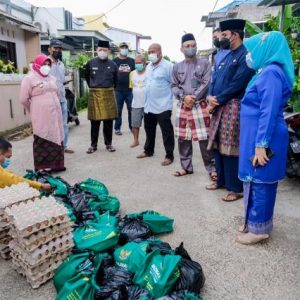 Walikota Serahkan Bantuan Warga Terkonfirmasi Positif Dan Isoman Di Rumah