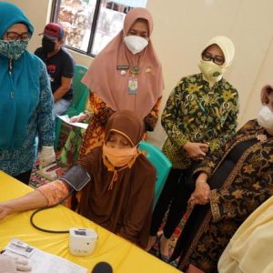 Walikota Bersama Ikatan Adhyaksa Dharmakarini Tinjau Vaksinasi Massal