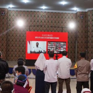 Jokowi Menyapa Peserta Vaksinasi Usia 12-17 Tahun di Tanjungpinang Secara Virtual