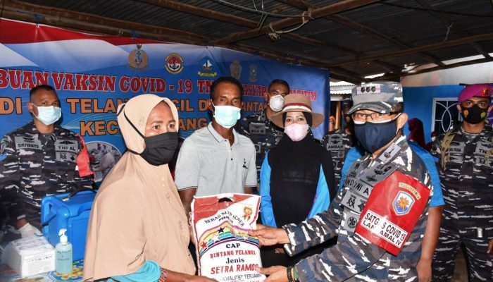 Wadanlantamal IV Tinjau Serbuan Vaksinasi Di Pulau Terpencil