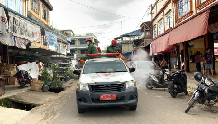 Polres Bintan Semprot Desinfektan Tempat Umum