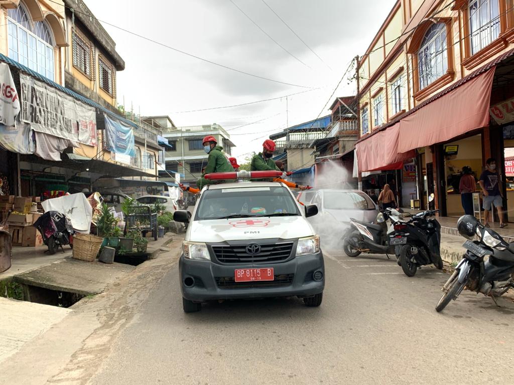 Polres Bintan Semprot Desinfektan Tempat Umum