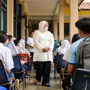 Tinjau Vaksinasi Di Sekolah, Wagub Marlin Berterima Kasih Kepada Guru