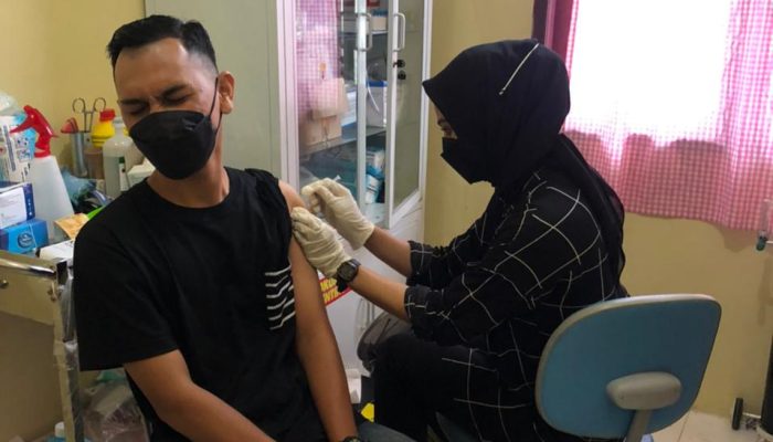 Polres Bintan Laksanakan Vaksinasi Tahap 2 Bagi Bhayangkari Dan Keluarga Polres Bintan