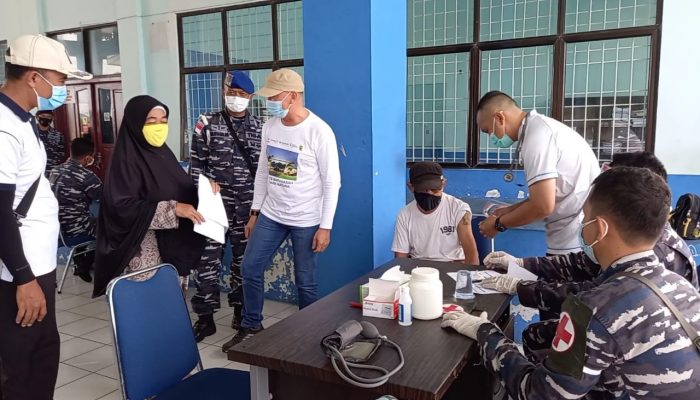 LANAL Ranai Serbu Vaksinasi ABK Di Pelabuhan Tanjung Payung Penagi