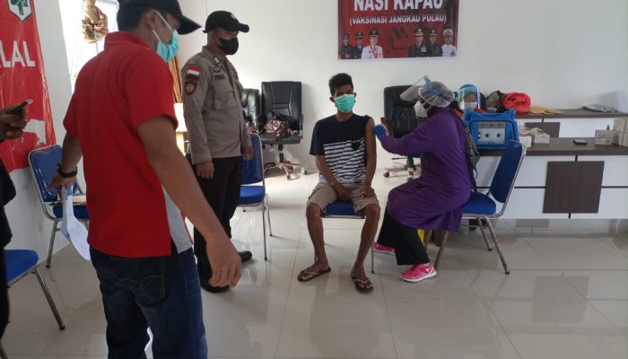 Polres Bintan Vaksinasi Warga Di Bintan Pesisir Dan Mantang