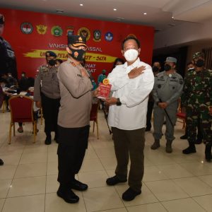 Polda Kepri Dan Forkopimda Tinjau Vaksinasi Massal Oleh BIN Daerah Kepri