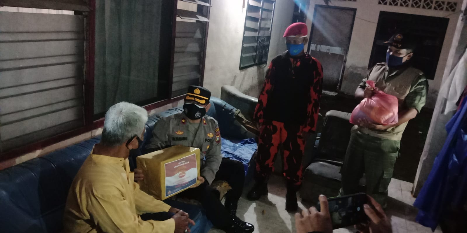 Polres Bintan Patroli Gabungan Sekaligus Bagikan Sembako