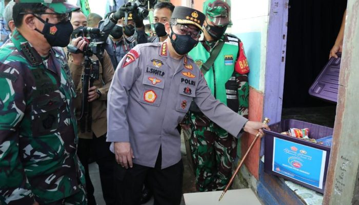 Polri Salurkan Bansos Sembako 723.773 Paket dan 3.863 Ton Beras Sepanjang PPKM Darurat Hingga Berlevel