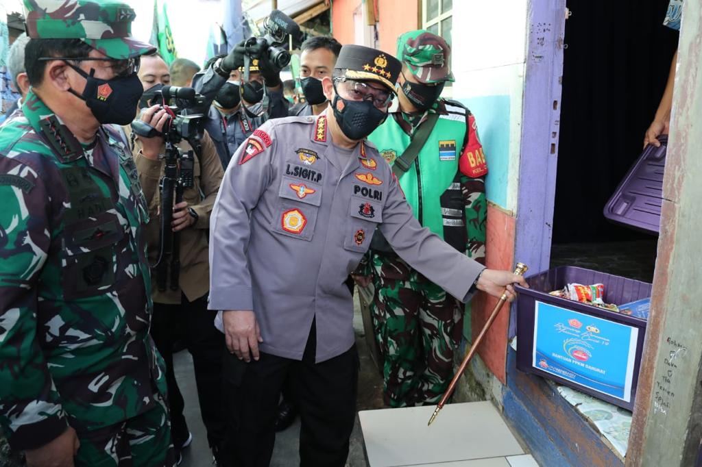 Polri Salurkan Bansos Sembako 723.773 Paket dan 3.863 Ton Beras Sepanjang PPKM Darurat Hingga Berlevel