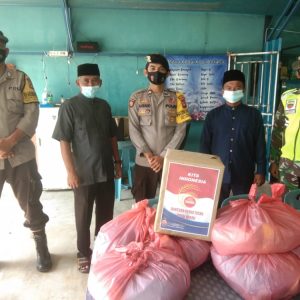 PPKM Mikro, Polres Bintan Bagikan Sembako Dan Buka Dapur Umum