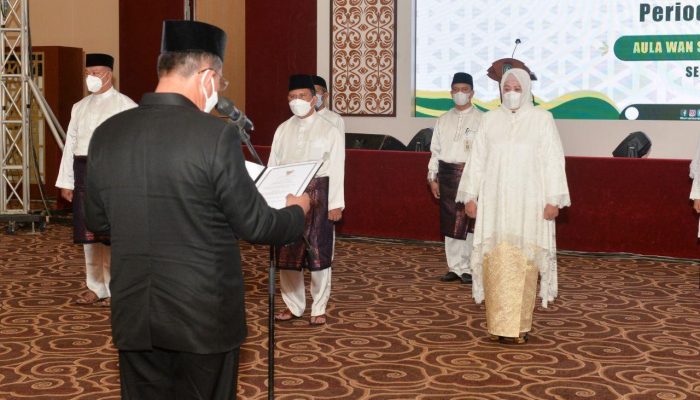 Gubernur Kepri Lantik Hj Marlin Agustina Sebagai Ketua LPTQ Kepri