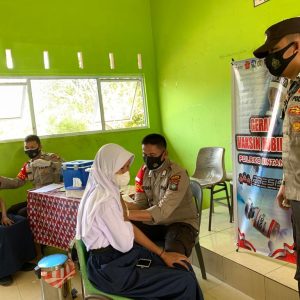 Polres Bintan Buka Gerai Vaksinasi Mobile Untuk Pelajar SMPN 3 Bintan