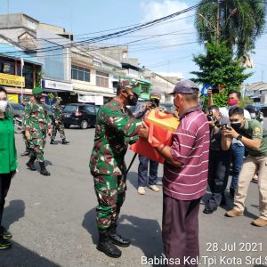 Korem 033 WP Bagikan 50 Paket Sembako Bagi Warga Kelurahan Tanjungpinang Kota