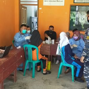 TNI AL Ranai Bantu Vaksinasi Pelajar Guna Terhindar Covid-19