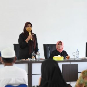 Dewi Kumalasari Buka Program Pendidikan Kelas Jauh Di Desa Mapur