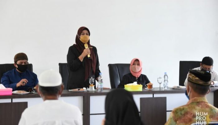 Dewi Kumalasari Buka Program Pendidikan Kelas Jauh Di Desa Mapur