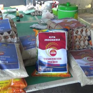 PPKM Mikro,Polairud Polres Bintan Bagikan Paket Sembako
