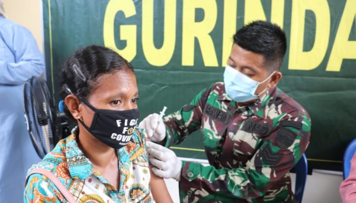 Dandim 0315/Bintan Dampingi Danrem 033/WP Tinjau Serbuan Vaksinasi Mobile Gurindam 12 di Kabupaten Bintan