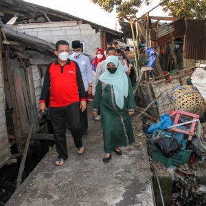 Blusukan Saat Libur, Gubernur Pastikan Bantuan Tepat Sasaran