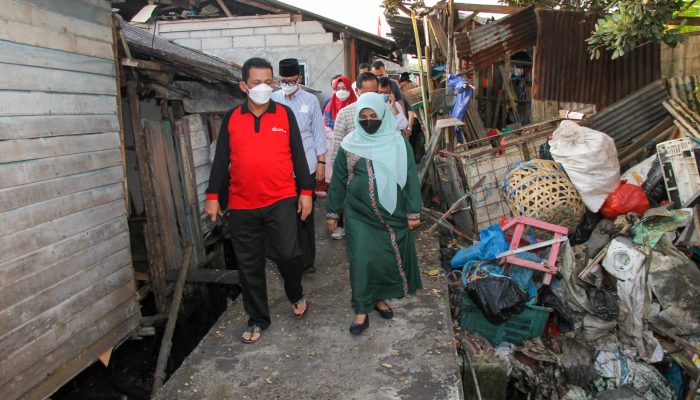 Blusukan Saat Libur, Gubernur Pastikan Bantuan Tepat Sasaran