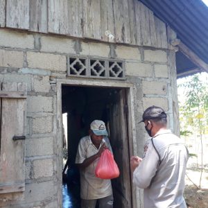 Polsek Gunung Kijang Terus Melaksanakan Bakti Sosial, Tekan Penyebaran Covid-19