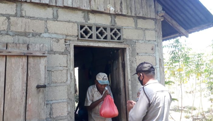 Polsek Gunung Kijang Terus Melaksanakan Bakti Sosial, Tekan Penyebaran Covid-19