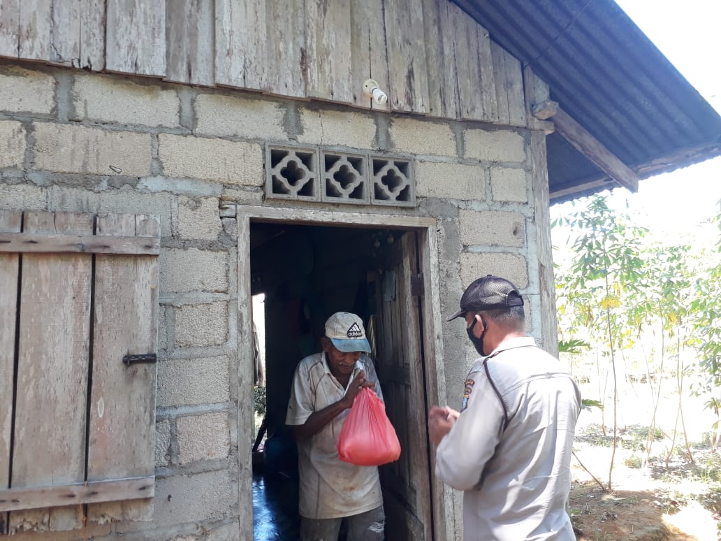 Polsek Gunung Kijang Terus Melaksanakan Bakti Sosial, Tekan Penyebaran Covid-19